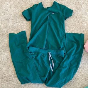 Medium green figs scrub set